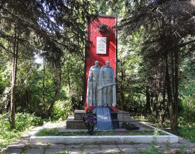 Памятник гвардейцу преображенского полка