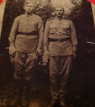 Мусикаев Сафиула Набиевич ( на фото слева)