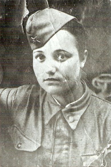 Данилова (в девичестве - Ефанова) Александра Николаевна