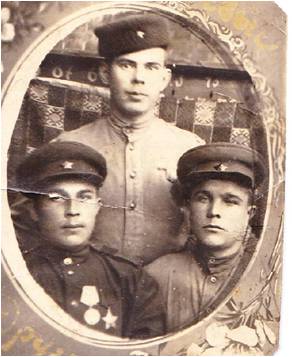 Резинкин Леонид Иванович (справа)