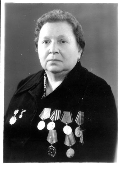 Любимова (Охапкина) Валентина Ивановна