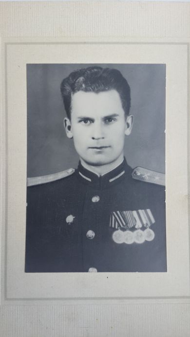 Тарасов Лев Дмитриевич