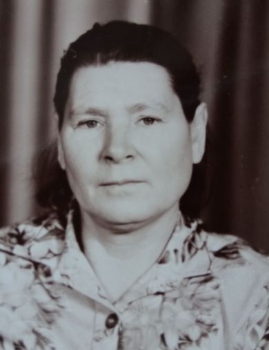 Ефремова (Манина) Валентина Николаевна