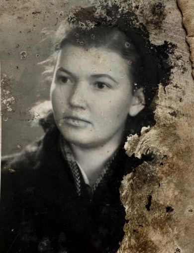 Савенкова (Гуменникова) Елена Дмитриевна
