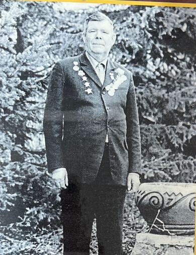Комаров Василий Алексеевич