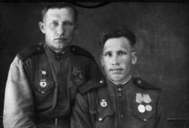 Тарасенко Иван Яковлевич (справа)