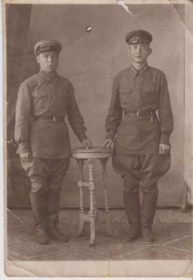 Тептеев Константин Яковлевич ( слева)