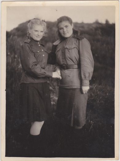 Могилкина Валентина (слева)