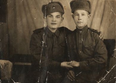 Фомин Николай Степанович (справа)