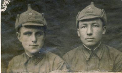 Долгодушев Алексей Иванович (справа)