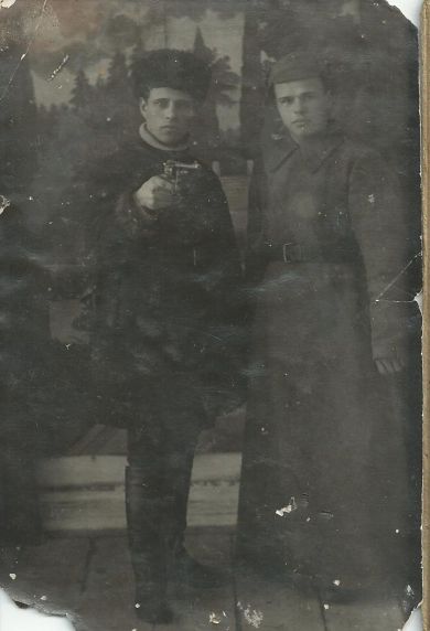 Дмитриев Георгий Анифатович (слева)