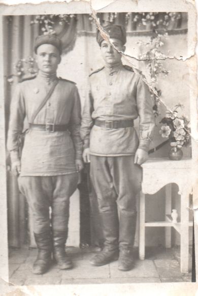 Комаров Александр (слева)