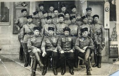 Орлов Михаил Александрович в 1 ряду слева