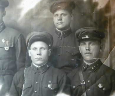 Подымаев Алексей Никитич (справа) 11 озад