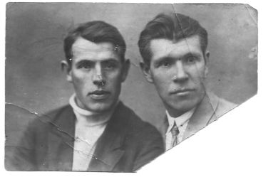 Грязнов Василий Иванович (слева) и Виктор