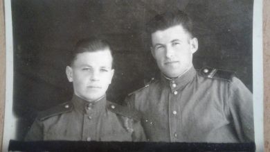 Можаров Павел Трофимович (слева)