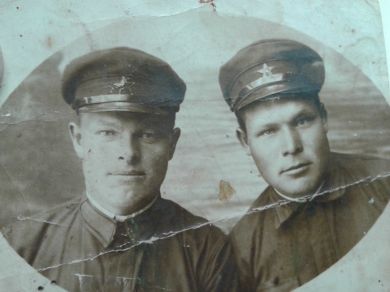 Неизвестные (возможно, из семьи Демишевых или Скоробогатовых)