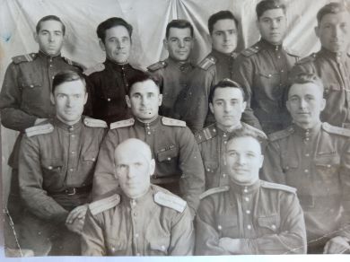 Родионов Константин Семенович (второй ряд первый слева)