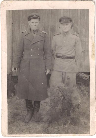 Капитан Сысоев М.М. и мл.сержант Волошин