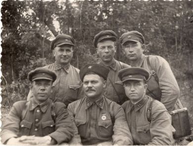 Витошкин А. Д. (сидит в центре)