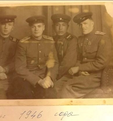 Скворцов Дмитрий Михайлович (крайний слева)