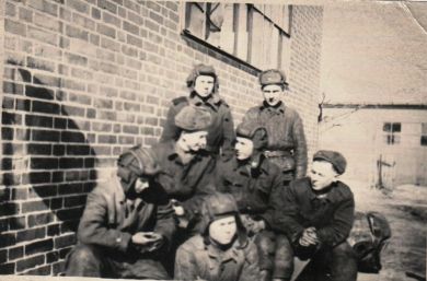 Сизых Анатолий Иванович, 1926 г. р.(2 ряд 2 слева)