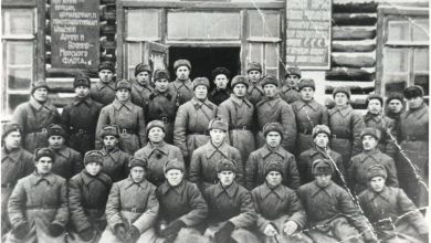 Сизых Андрей Сергеевич, 1912 г. р. (в третьем ряду