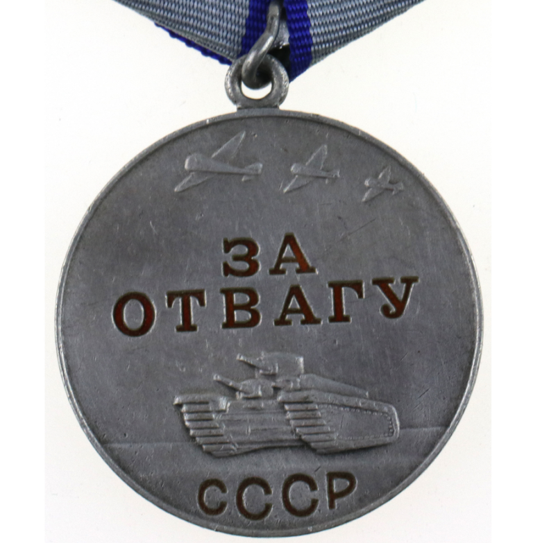 Нашли медаль за отвагу. Медаль за отвагу СССР. Медаль за отвагу ВОВ 1943. Медаль за отвагу 1938-1940. Медаль за отвагу 1941.
