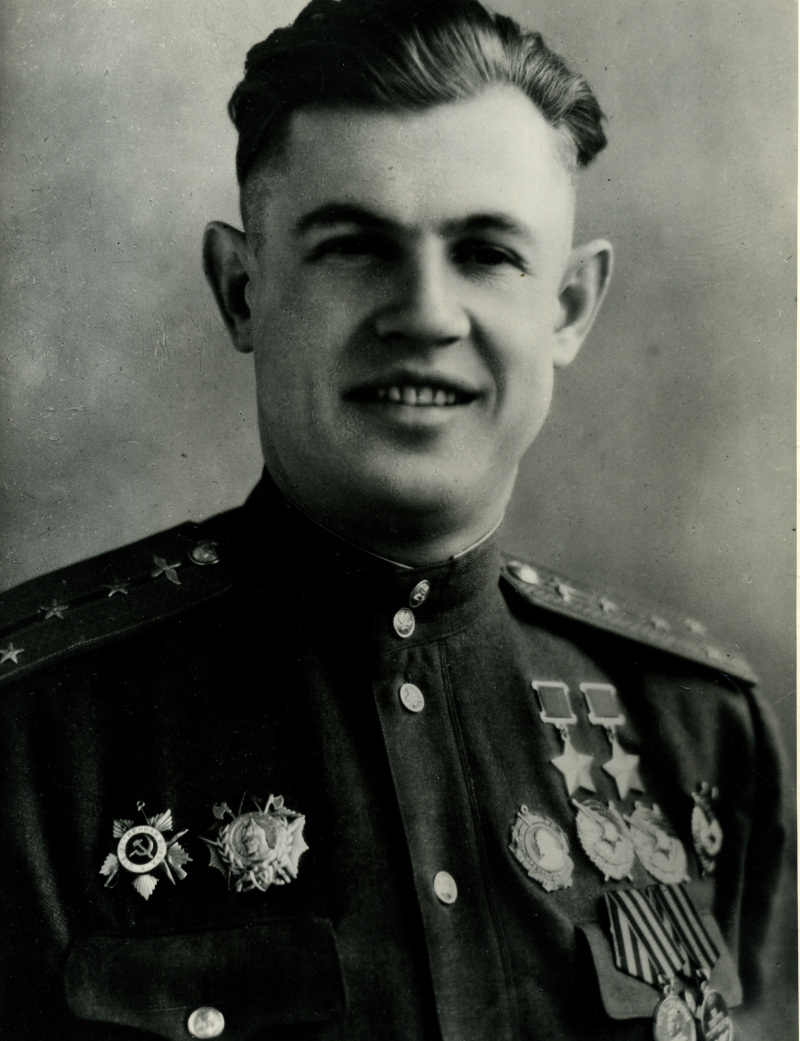 Какой военачальник дважды герой советского союза
