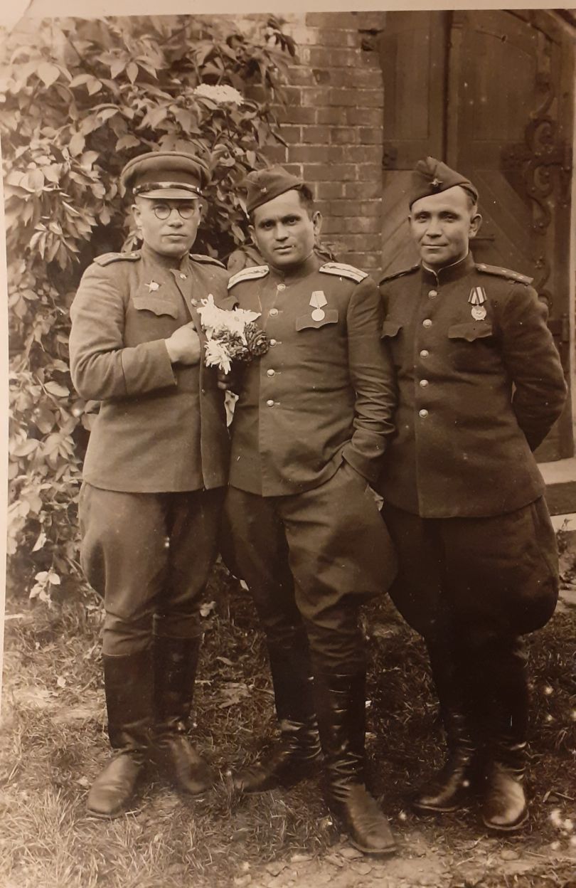 Стекольщиков В.А. ( крайний справа)