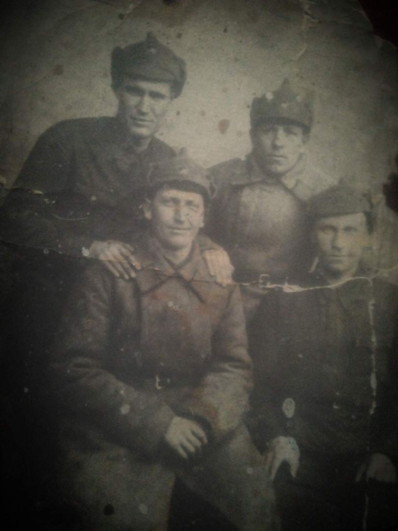 Панин Георгий Степанович (стоит слева)