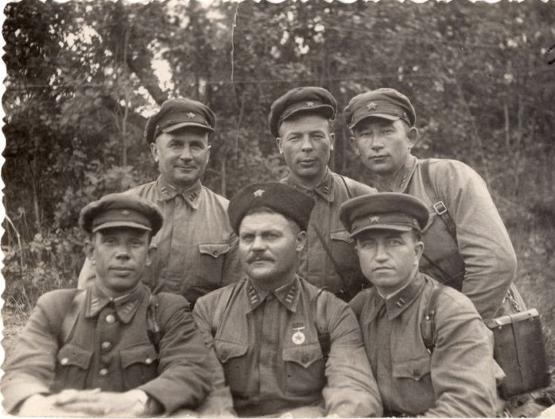 Витошкин А. Д. (сидит в центре)