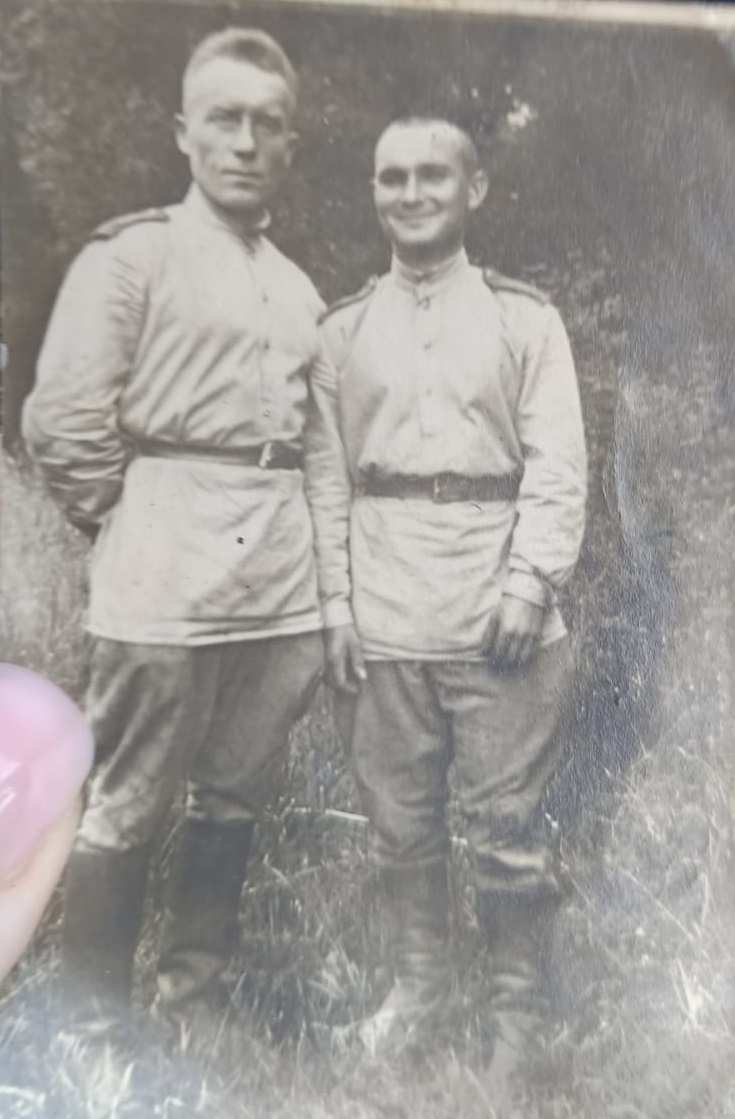 Белодед Аким Яковлевич (справа)
